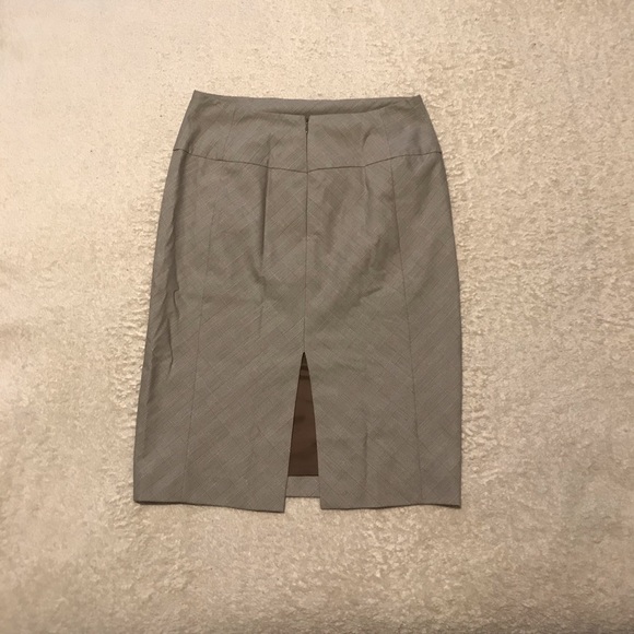 Knee-length dress skirt - Picture 2 of 3